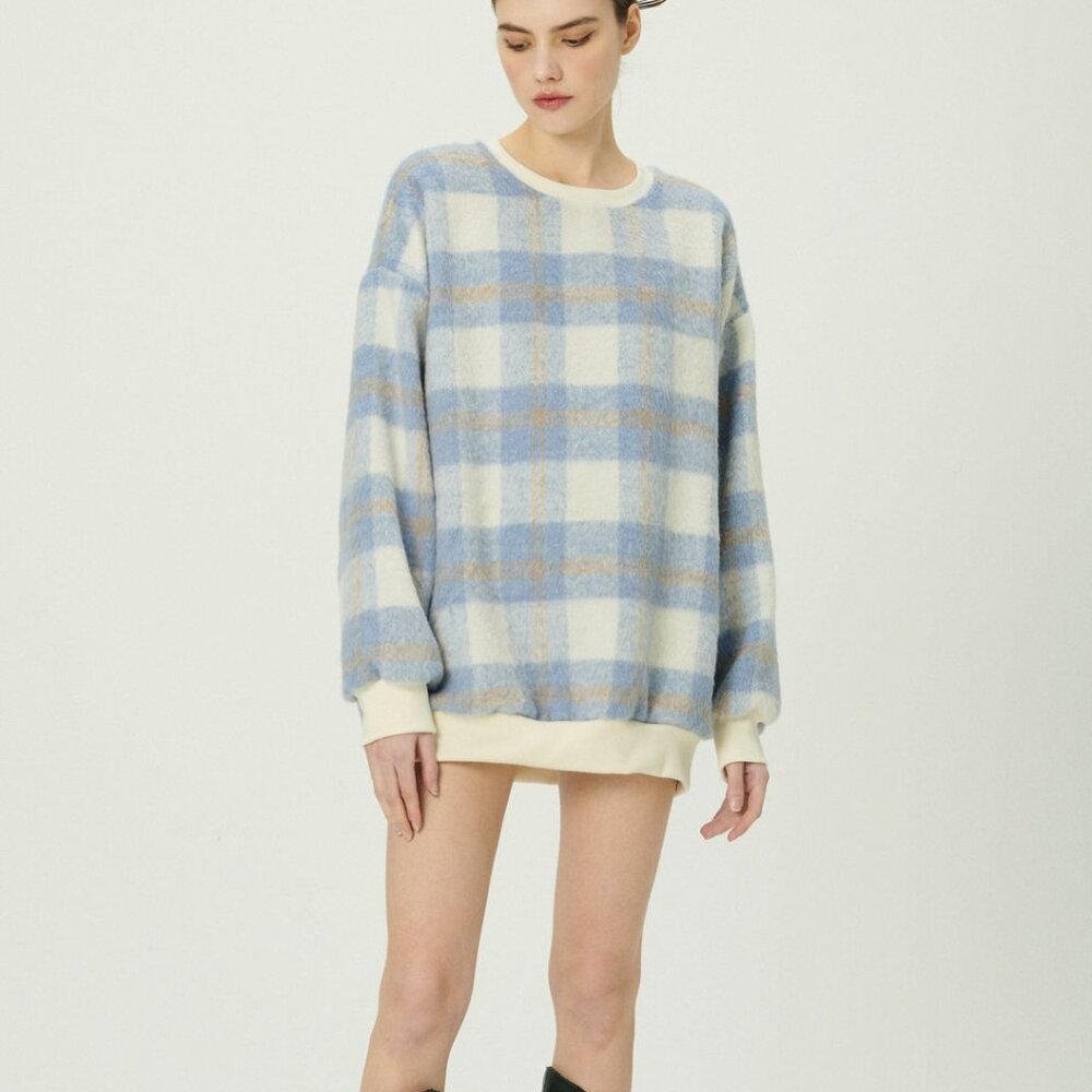 Storets Zaina Oversized Fuzzy Top in Plaid S/M